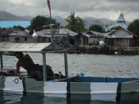 DSC02971 Fishing boat with lights.jpg