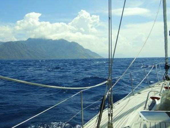 DSC02914 approach to Alor.jpg