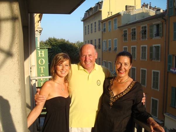 DSC04059 Aurelie, David and Valerie on Balcony.jpg