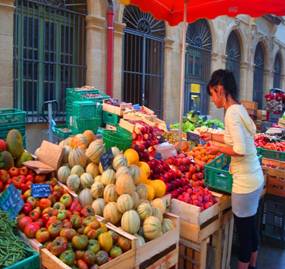 DSC03996 Aix fruit stall.JPG