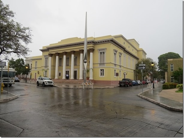 visasmallThe Theatre near the main plaza at Poncedavid