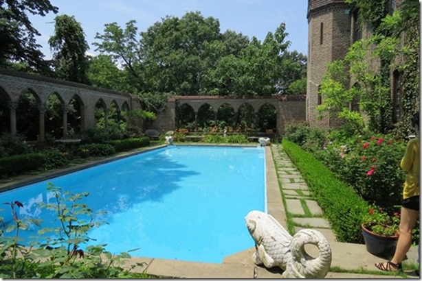 visasmallThe swimming pool at Falaisedavid