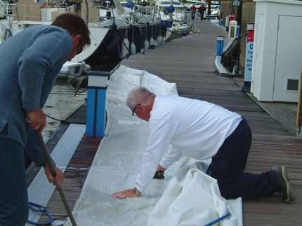 m_Steve and Dell scubing the sail DSCF1467.jpg