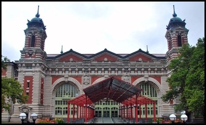 800px-Ellis_island_immigration_museum_entrance