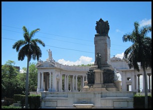 BB Cuba Bus and Fort 032