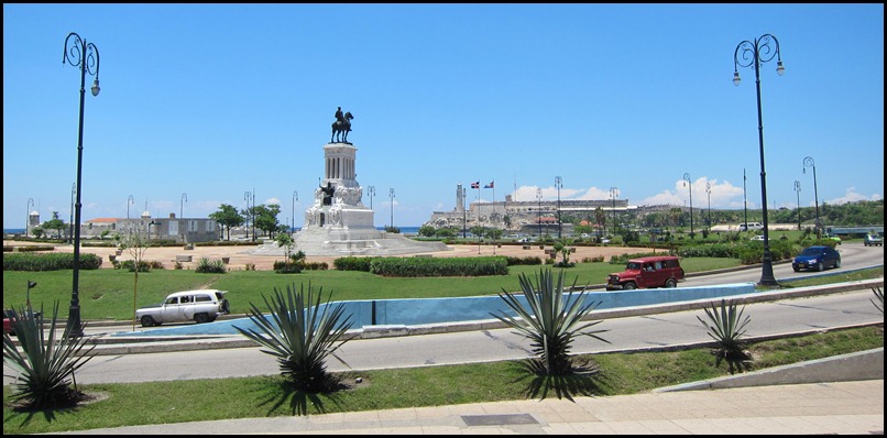 BB Cuba Bus and Fort 072