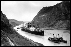 Kroonland_in_Panama_Canal,_1915