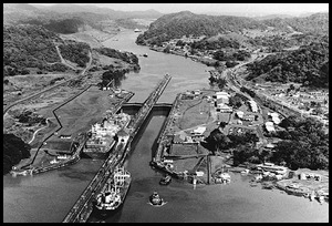 panama-canal-miraflores-lock-loc-image2