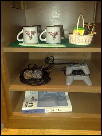 7-games-console-and-mugs-S