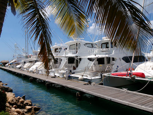 Les bateaux vénézuliens affluent sur Aruba