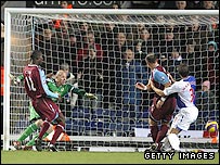 Dean Ashton (second right) taps in to score for west ham against Blackburn