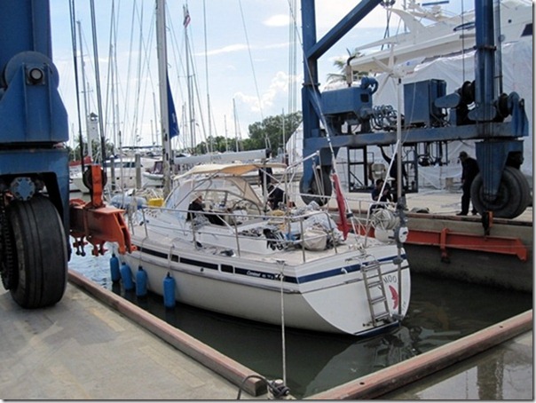 m_Boat Lagoon Lift Out