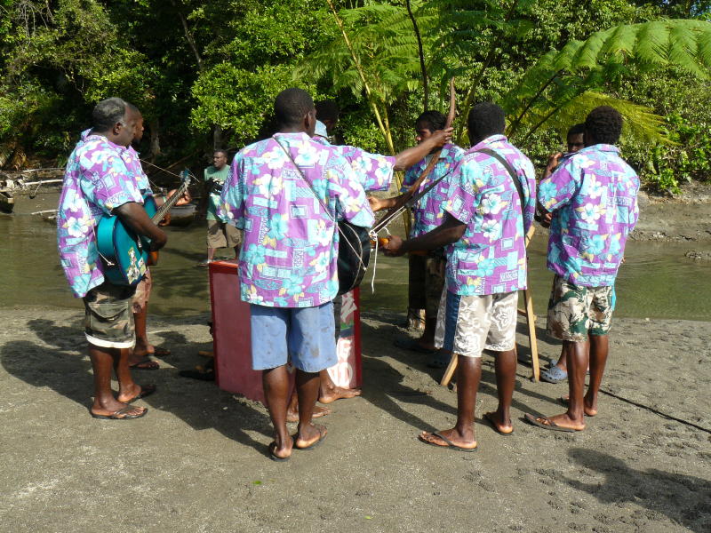 A string band to welcome us