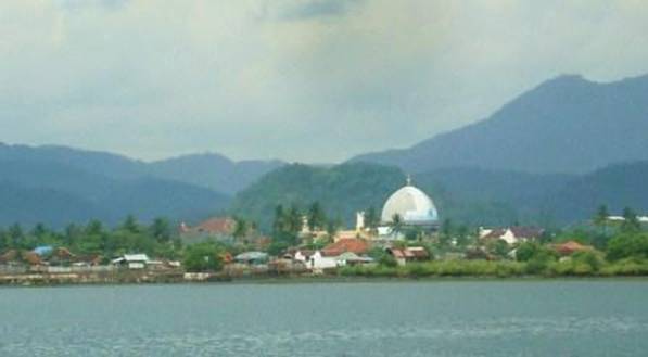 DSC06919 Mosque and church.jpg