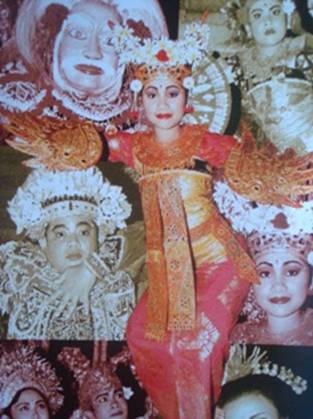 DSC01669 Balinese costume.jpg
