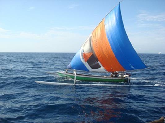 DSC07070 Sailing Lombok Trimaran.JPG