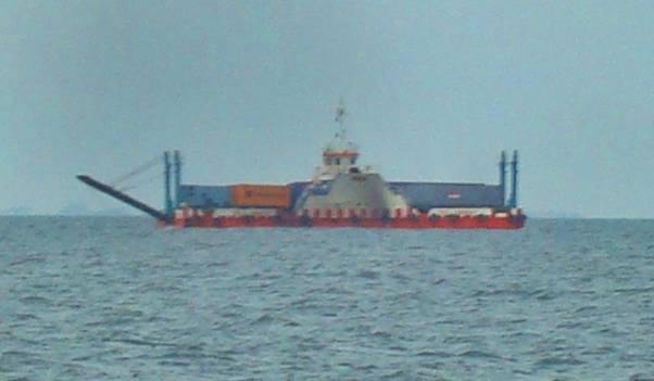 DSC07569 Container ferry.JPG