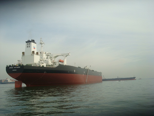 DSC07593 Huge tanker.JPG