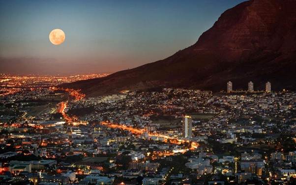 Description: Description: Moon over Cape Town 11May 2012.jpg