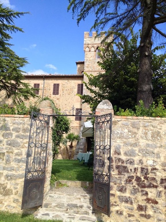 m_13 Castelgiocondo gate and tower.jpg