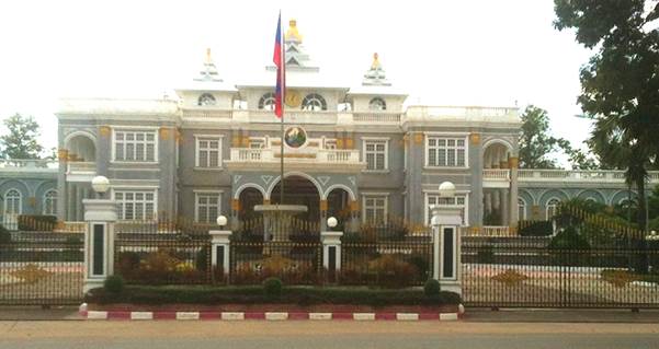 m_04 Presidential Palace, Vientiane.jpg