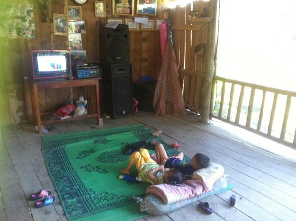 m_23 living room with kids and tV.jpg