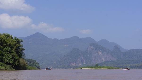 m_79 Mekong view to mountains.jpg