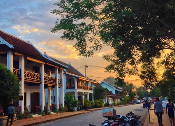 m_94 Street in Luang Prabang.jpg