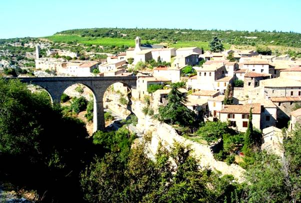 DSC03746 Minerve  bridge and town.jpg