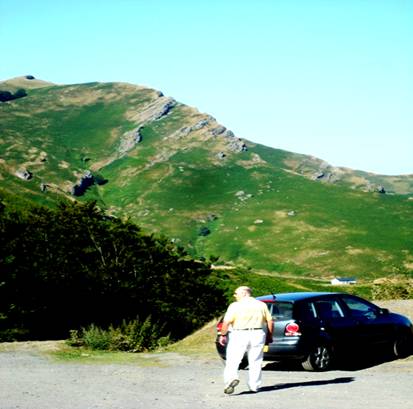 DSC03553 VW Polo at Pyrenean pass.jpg