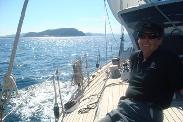 Easy sailing round into Pittwater.jpg