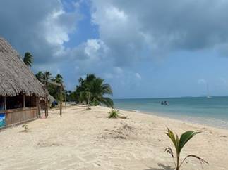 A sandy beach next to the ocean

Description automatically generated