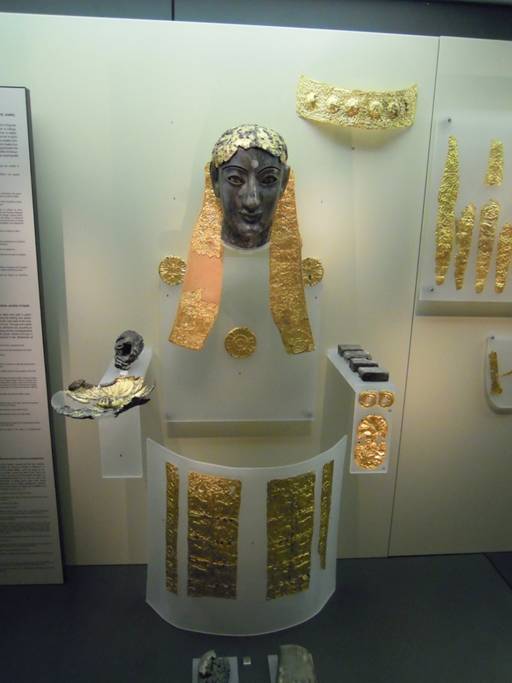 Gold and ivory statue representing Apollo.JPG