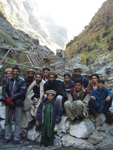 Remote truckstop at Sumanala with PTV Camera team. Shahid Afzaal Butt (front) second from left, Mazaar Butt (back) third from right